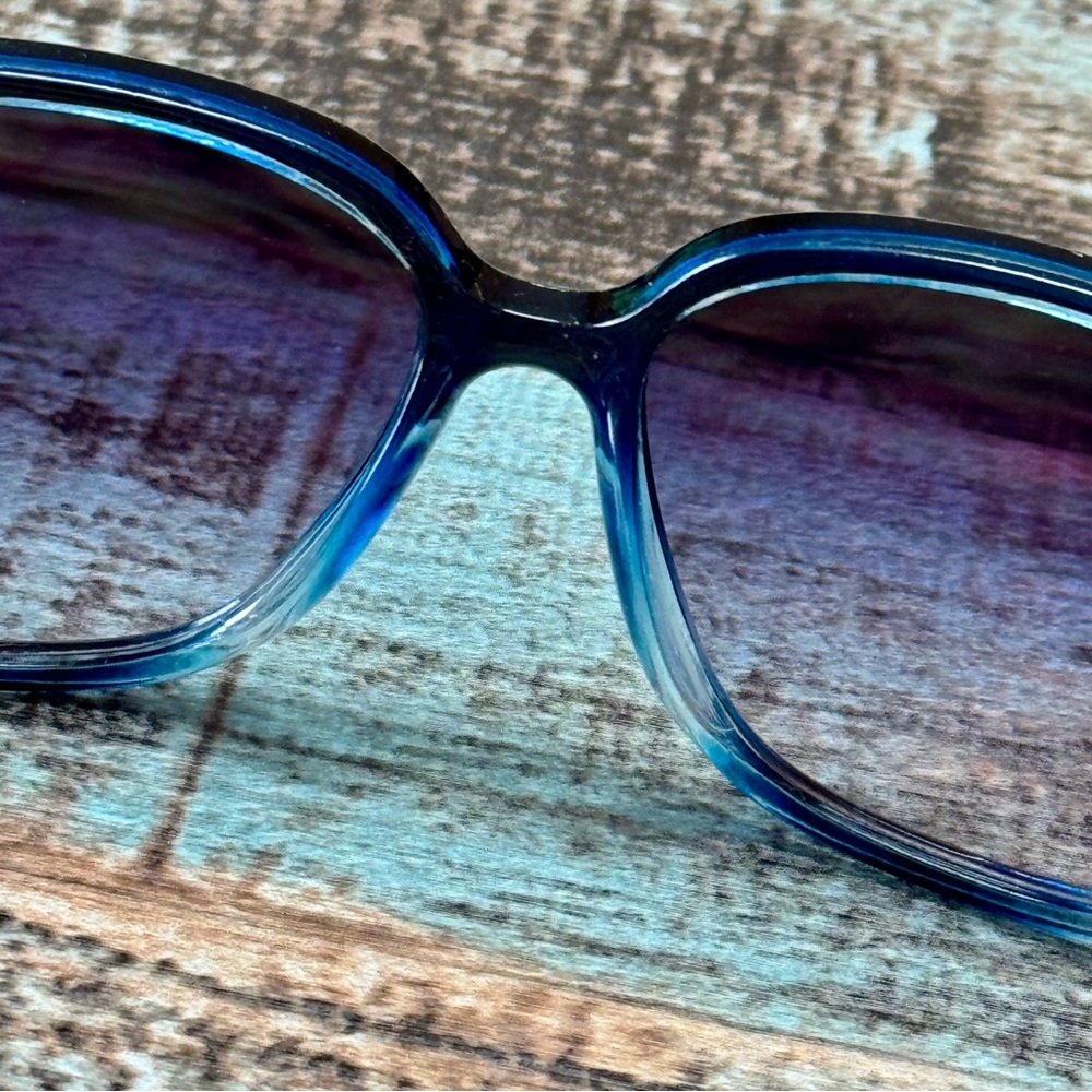 Women’s Blue Fashion Sunglasses & Case - Picture 7 of 15